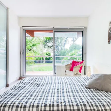 Apartamento Les Hauts De By Interhome
